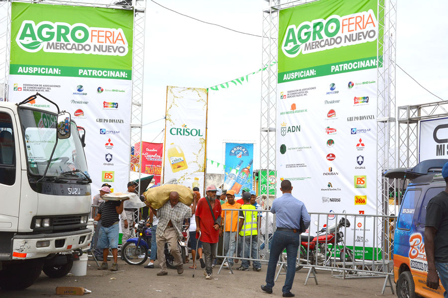 La Agroferia del Mercado Nuevo se extenderá hasta el 8 de este mes./ GABRIEL ALCÁNTARA.