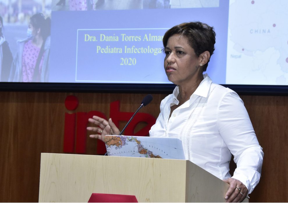 dania torres, pediatra infectóloga y docente del intec