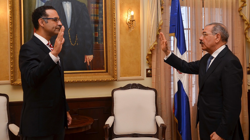 danilo juramenta a aristy escuder