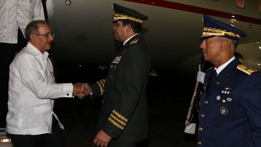 danilo medina, a su llegada anoche al país.