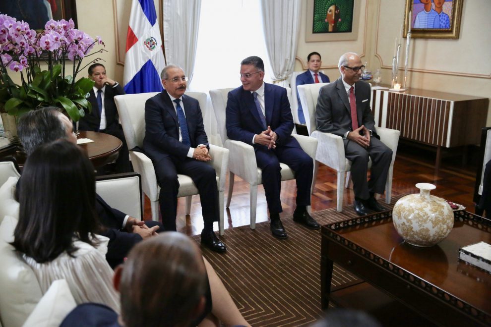 danilo medina recibe a junta de directores del conep
