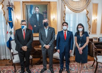 Dante Mossi, presidente ejecutivo del Banco Centroamericano de Integración Económica (BCIE), fue recibido por el presidente de República Dominicana, Luis Abinader, este 14 de diciembre en el Palacio Nacional