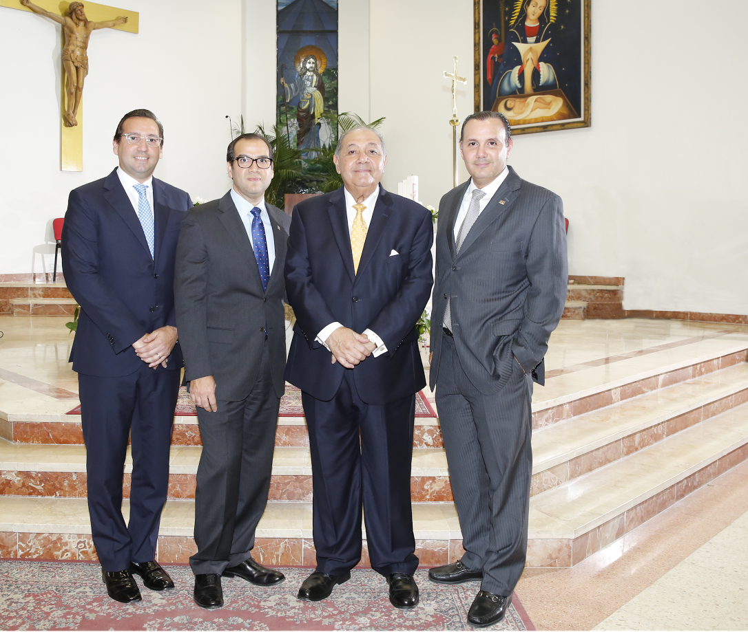 darío muñoz rosado, presidente del banco fihogar junto a los principales ejecutivos.