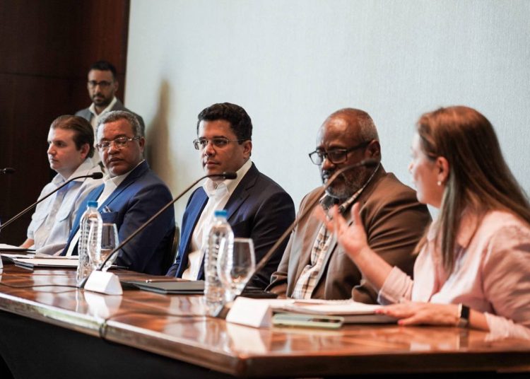 David Collado durante el acuerdo firmado con los taxistas de Bávaro y Punta Cana y la empresa Uber. | Fuente externa.