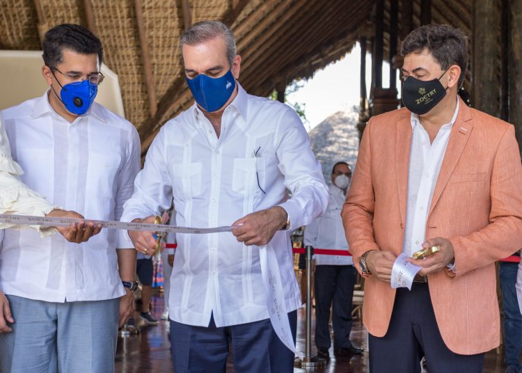 David Collado,  Luis Abinader y Daniel Hernández.