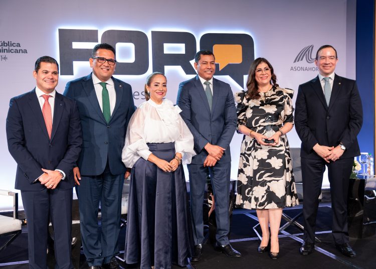 David Llibre, Ariel Pérez, Aguie Lendor, Denis Rosario, Ana Judith Alma Iglesias y Luis Molina Maríñez.- fuente externa.