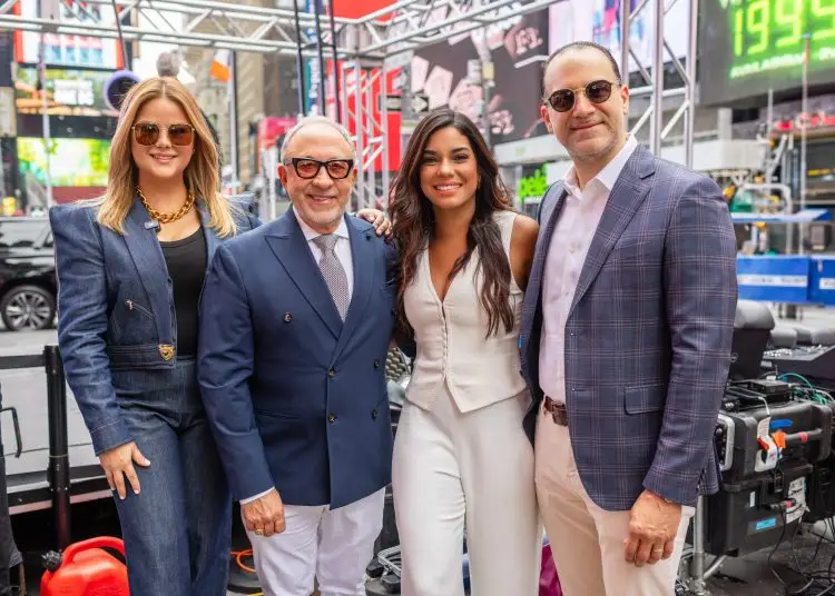 Evelyn Betancourt, Emilio Estefan, Victoria Naut y Carlos Rodríguez.