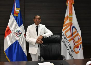 Deligne Ascensión Burgos, ministro de Obras Públicas