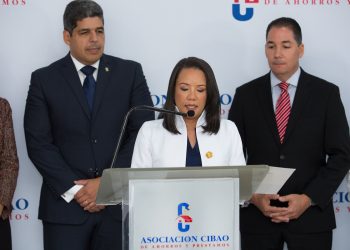 Denny Azcona, gerente de Sucursal Colina Centro.