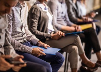 El aumento del desempleo fue fruto de un incremento de 60,000 personas en el número de individuos en busca de trabajo.