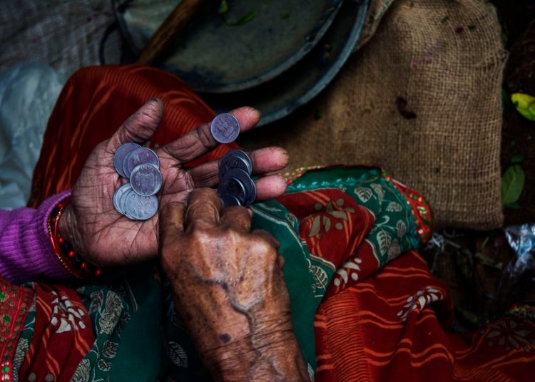 Desigualdad, pobreza, monedass