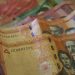 Al desglosar por rango de ingresos, se observa que un 19.9% de los usuarios de las entidades de intermediación financiera (EIF) tienen ingresos entre RD$13,700 y RD$19,500. - Fuente externa.