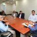 El director de Pro Consumidor, Eddy Alcántara, en la reunión que sostuvo con los industriales del sector de productos enlatados.