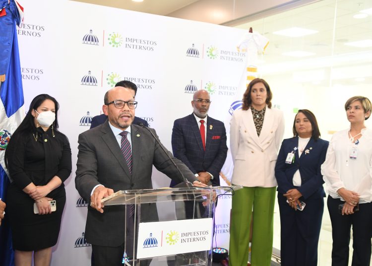 Director de la DGII, Luis Valdez Veras