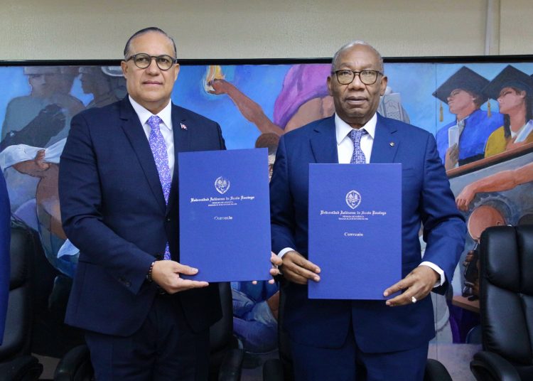 El convenio fue suscrito por el director ejecutivo del ODAC, Ángel David Taveras Difo, y el rector de la UASD, Editrudis Beltrán Crisóstomo.
