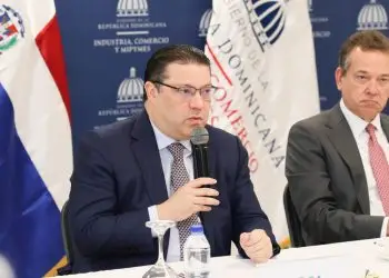 En la reunión, los representantes de los sectores público y privado abordaron la implementación del reglamento.