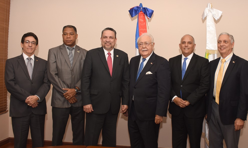 diógenes rodríguez, radhamés del carmen, césar prieto, antonio isa conde, Ángel canó y ernesto vilalta.