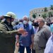 El presidente de Cuba, Miguel Díaz Canel, se reunió con las autoridades cubanas frente al hotel que sufrió la explosión este viernes en La Habana, Cuba. | Fuente externa.