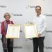 Santiago Hazim recibe certificación de la mano de Ginny Heinsen. - Fuente externa.