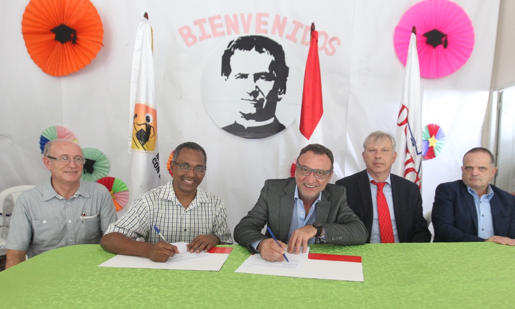 domicen y muchachos con don bosco