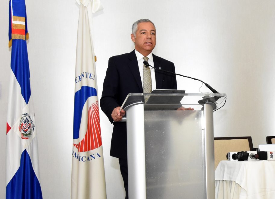 donald guerrero ortiz ministro de hacienda