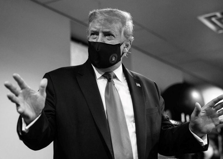 El presidente de los Estados Unidos, Donald Trump, usando mascarilla. | Fuente externa.