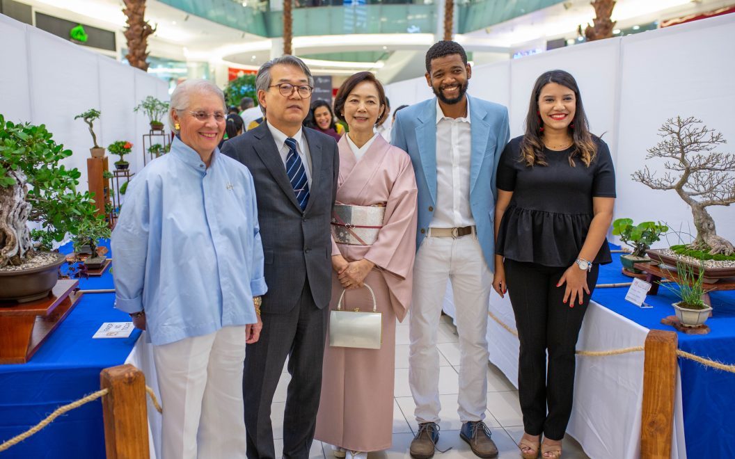 doña pirigua bonetti, hiroyuki makiuchi, makiko makiuchi, robert sandro rivera y laura ruiz