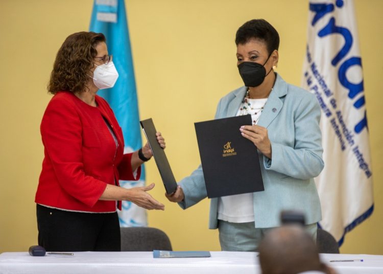 Dra Rosa Elcarte y Besaida Manola Santana de Báez