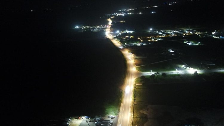 Edeeste finalizó los trabajos de iluminación en la carretera Higüey-Yuma.