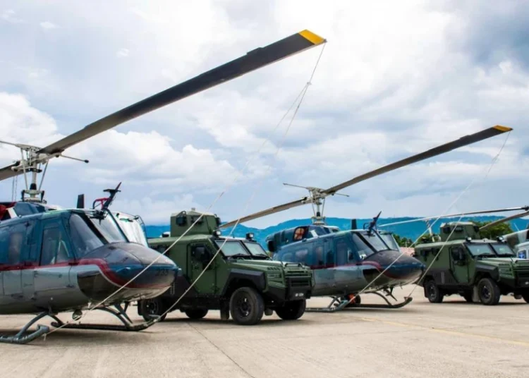El Salvador recibió dos helicópteros UH-1N Twin Huey "transferidos" por Estados Unidos.