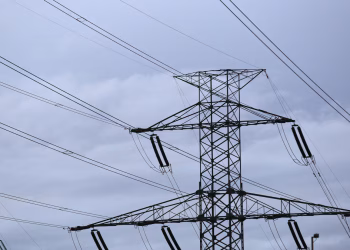 La secretaria de Energía, Luz Elena González Escobar, dice que el proyecto va a beneficiar más de 50 millones de usuarios en todo el país.