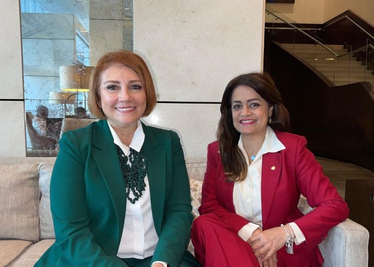 Gabriela Lucke Guzmán, directora de INCAE CELIS, y Awilda Florencio, segunda vicepresidenta de Innovación y Servicios No Financieros.