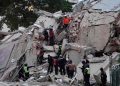 Restos de estructuras colapsadas bloquean vías principales en zonas del este de Caracas.