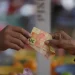 El consumo ha estado creciendo en Brasil impulsado por la fuerte caída del desempleo, que en el trimestre concluido en julio se ubicó en el 6.8%, su menor tasa en una década.