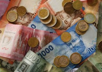La economía chilena se recuperó más rápido de lo esperado tras la pandemia, con un aumento histórico de 11.7 % en 2021, pero en 2022 se comenzó a ralentizar y cerró con un crecimiento del 2.4%.