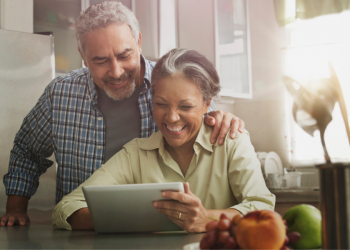 Economía plateada, adultos mayores, envejecientes