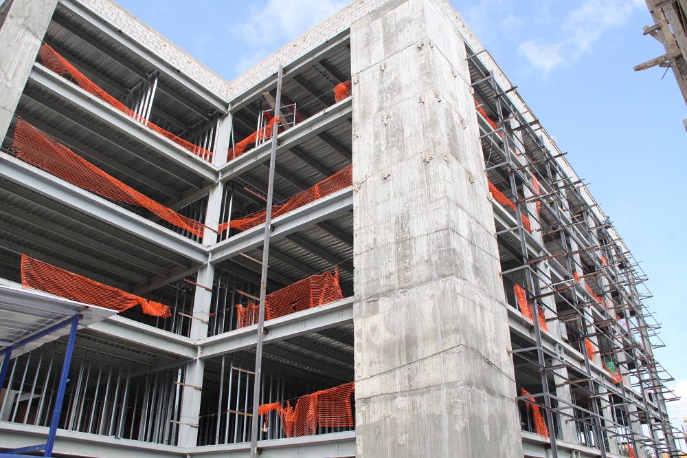 El edificio A del Hospital Luis E Aybar está terminado en su obra metálica./elDinero