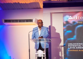 Edmund Bartlett, ministro de Turismo de Jamaica.