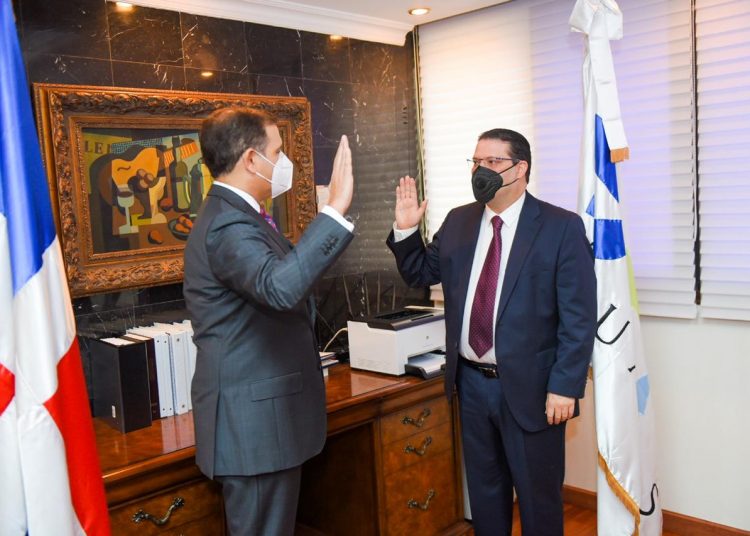 Eduardo Sanz Lovatón tomó posesión como director general de Aduanas, quien sustituye a Enríquez Ramírez Paniagua
