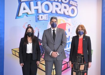 Los ejecutivos de ACAP Ninoska Suárez, gerente de Mercadeo; José Luis Ventura, vicepresidente ejecutivo y Yolanda Guzmán, vicepresidente de Negocios.