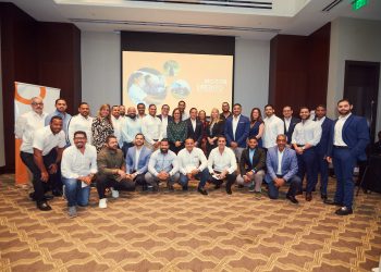 Ejecutivos de dealer junto a Raúl Hernández y ejecutivos de Motor Crédito- noviembre 2023. | Fuente externa.