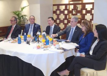 Ejecutivos del Banco Popular dominicano ofrecen detalles sobre la cartera de créditos al turismo.