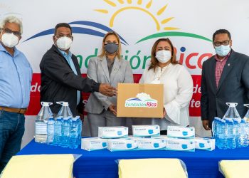 Ramón Méndez, Wenceslao Soto, Gisell Fiallo, María Isabel Tavarez y el  Luis Severino.