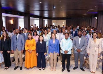 La ministra Gloria Reyes encabezó el lanzamiento de la cohorte 2026 del Programa de Adolescentes Multiplicadoras y Multiplicadores.