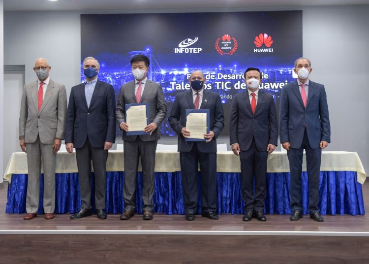 El Instituto Nacional de Formación Técnico Profesional (Infotep) y la empresa Huawei Technologies Dominicana suscribieron un histórico acuerdo de cooperación, mediante el cual se comprometen a trabajar juntas en un proyecto de capacitación técnica en telecomunicaciones e informática en el país, que impulsará la implementación de una gran academia para cultivar las TIC.