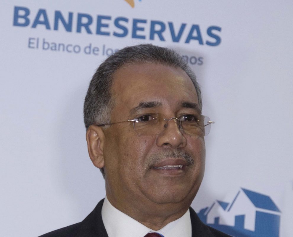 el administrador general de banreservas, simón lizardo mézquita