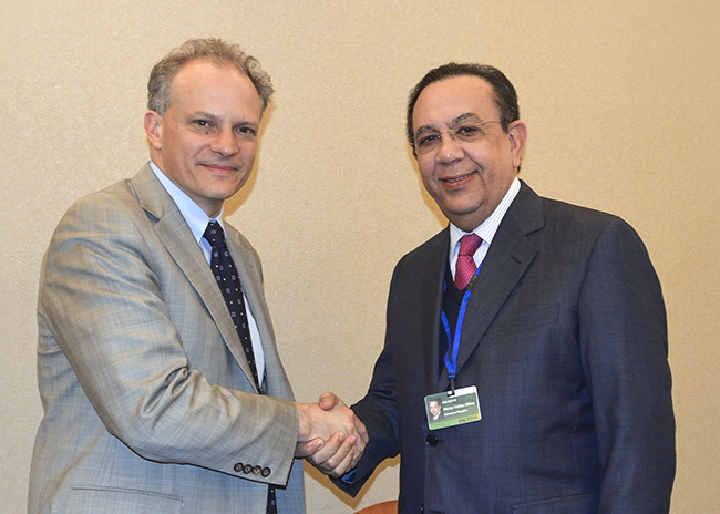 el gobernador héctor valdez albizu y el doctor alejandro werner.