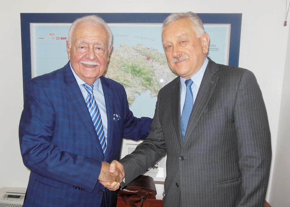 el ministro antonio isa conde y el embajador ruso vladimir zaemsky
