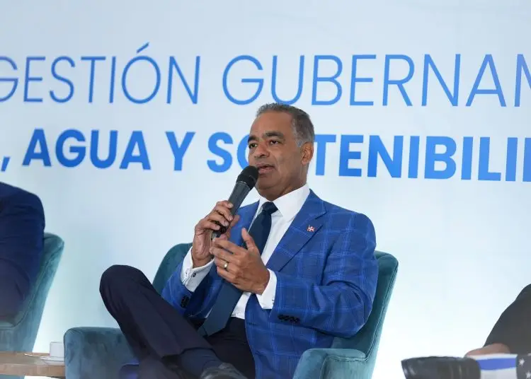 Joel Santos explica los planes del Gobierno dominicano en materia energética.