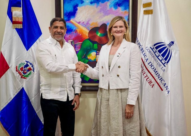 El ministro de Agricultura, Limber Cruz y la Subsecretaria del USDA, Michelle Bekkering, buscan identificar expansión del comercio agropecuario entre ambas naciones.